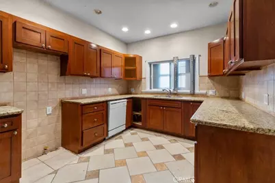 324 W 47th Place, Los Angeles, CA 90037 - Photo 23