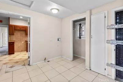 324 W 47th Place, Los Angeles, CA 90037 - Photo 33