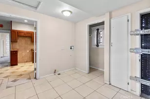 324 W 47th Pl, Los Angeles, CA 90037 - Photo 33