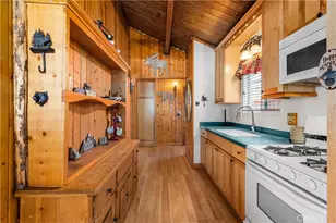 906 W Country Club Blvd, Big Bear City, CA 92314 - Photo 13
