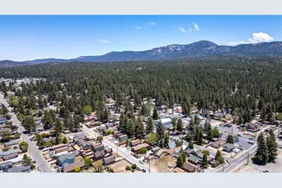 906 W Country Club Boulevard, Big Bear City, CA 92314 - Photo 35