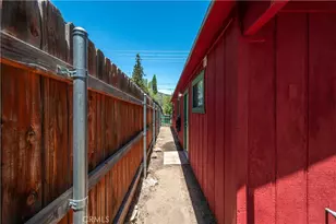 906 W Country Club Blvd, Big Bear City, CA 92314 - Photo 25