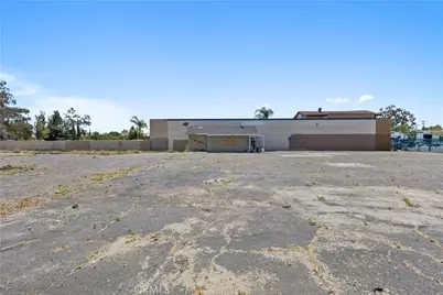 9491 Sierra Avenue, Fontana, CA 92335 - Photo 11