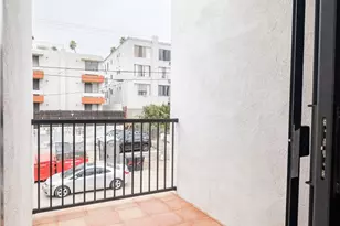 351 S Catalina St, Los Angeles, CA 90020 - Photo 51