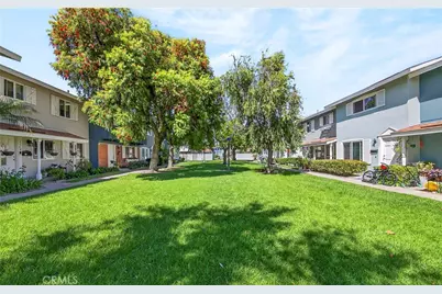 19847 Kingswood, Huntington Beach, CA 92646 - Photo 3