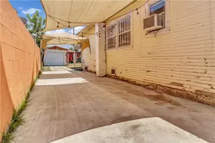 818 W 104th, Los Angeles, CA 90044 - Photo 35