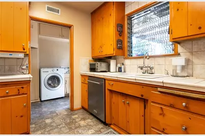 2201 Roosevelt Avenue, Altadena, CA 91001 - Photo 13