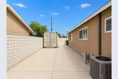 811 E Saint James Avenue, Orange, CA 92865 - Photo 17
