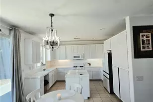 13736 Lark Ct, Victorville, CA 92394 - Photo 7