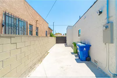 725 W 108th St., Los Angeles, CA 90044 - Photo 23
