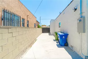 725 W 108th St, Los Angeles, CA 90044 - Photo 23