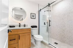 725 W 108th St, Los Angeles, CA 90044 - Photo 13