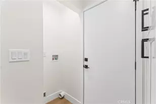 725 W 108th St, Los Angeles, CA 90044 - Photo 17