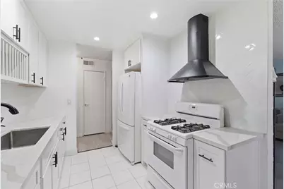 700 W La Veta #C7, Orange, CA 92868 - Photo 11