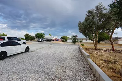 16346 Teton, Victorville, CA 92395 - Photo 13
