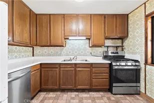 323 E 185th St, Carson, CA 90746 - Photo 9