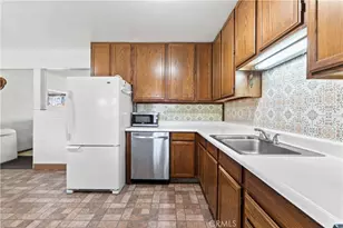 323 E 185th St, Carson, CA 90746 - Photo 13