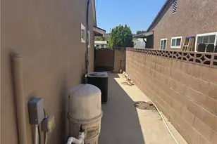 22537 Paraguay Dr, Saugus, CA 91350 - Photo 9