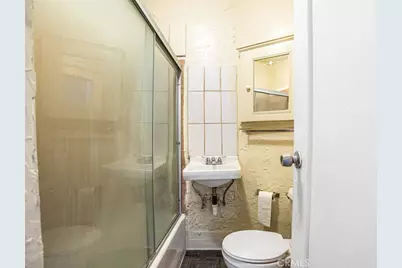 924 W 76th, Los Angeles, CA 90044 - Photo 17