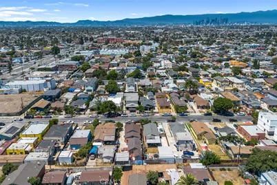 924 W 76th, Los Angeles, CA 90044 - Photo 23