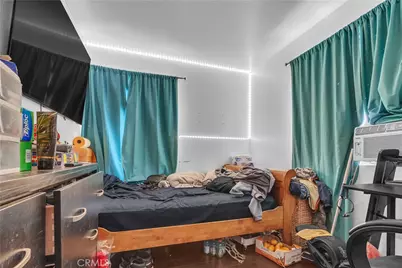 706 W 77th, Los Angeles, CA 90044 - Photo 29