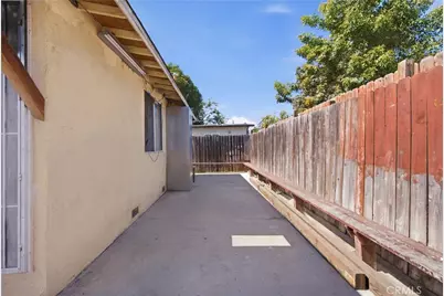 512 S Willowbrook Avenue, Compton, CA 90220 - Photo 25