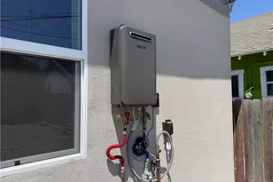 1546 W 70th St, Los Angeles, CA 90047 - Photo 25