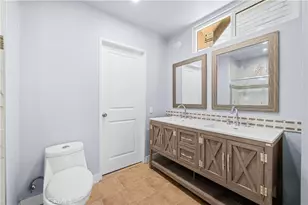 941 W 55th St, Los Angeles, CA 90037 - Photo 25