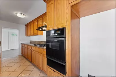 10031 San Antonio, South Gate, CA 90280 - Photo 9