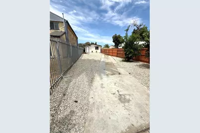 8735 Beach, Los Angeles, CA 90002 - Photo 13
