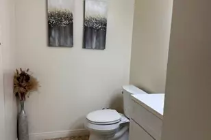 11000 Woodruff Ave, Downey, CA 90241 - Photo 9