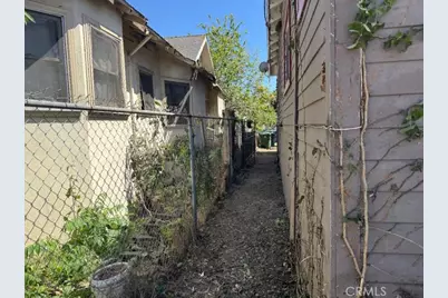 1749 W 49th, Los Angeles, CA 90062 - Photo 31