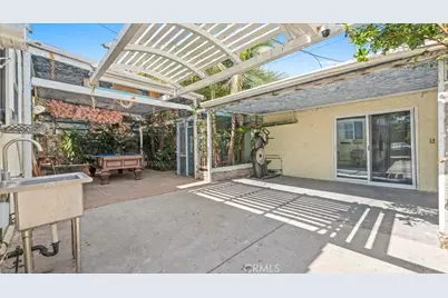 9501 Baird Ave, Los Angeles, CA 90002 - Photo 29