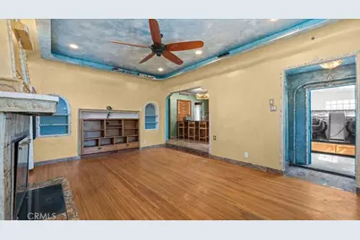 9501 Baird Ave, Los Angeles, CA 90002 - Photo 5