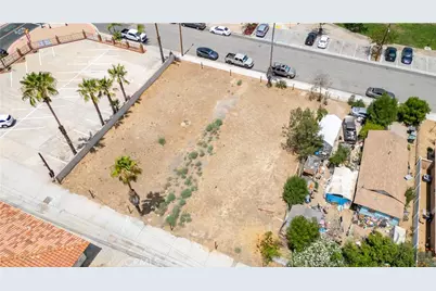 125 E 10th St, Perris, CA 92570 - Photo 3