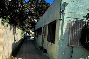 330 W 56th St, Los Angeles, CA 90037 - Photo 3