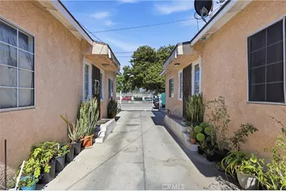 5017 S San Pedro, Los Angeles, CA 90011 - Photo 13