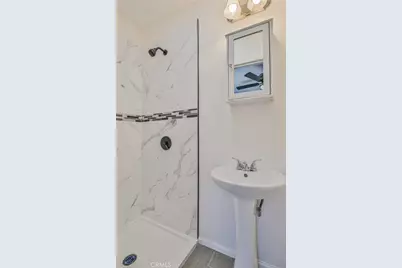 8511 Maie, Los Angeles, CA 90001 - Photo 19