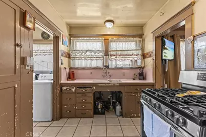 1119 W 84th Place, Los Angeles, CA 90044 - Photo 15