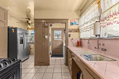 1119 W 84th Place, Los Angeles, CA 90044 - Photo 13