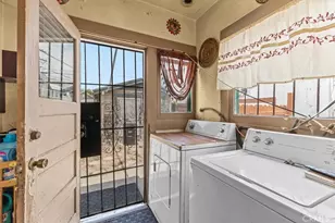 1119 W 84th Pl, Los Angeles, CA 90044 - Photo 27