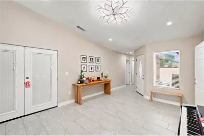 16346 Teton, Victorville, CA 92395 - Photo 5