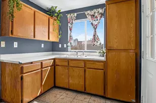 15393 Holly Dr, Fontana, CA 92335 - Photo 7
