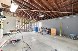 24222 Caris, Woodland Hills, CA 91367 - Photo 27