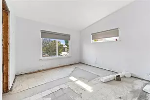 24222 Caris, Woodland Hills, CA 91367 - Photo 21
