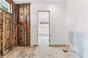 24222 Caris, Woodland Hills, CA 91367 - Photo 19