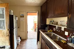 823 E 102nd, Los Angeles, CA 90002 - Photo 11