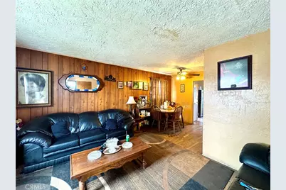 823 E 102nd, Los Angeles, CA 90002 - Photo 9