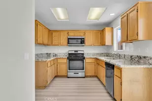 13498 Merry Oaks St, Victorville, CA 92392 - Photo 7