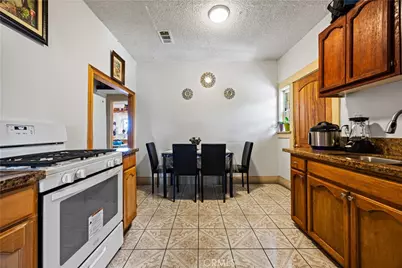 707 W 49th Street, Los Angeles, CA 90037 - Photo 23